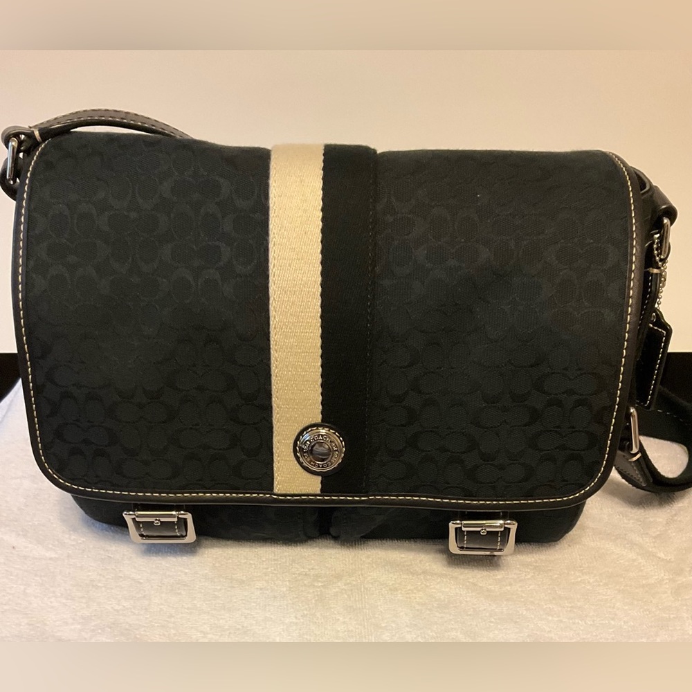 Coach Voyager Messenger Bag - Picture 1 of 8